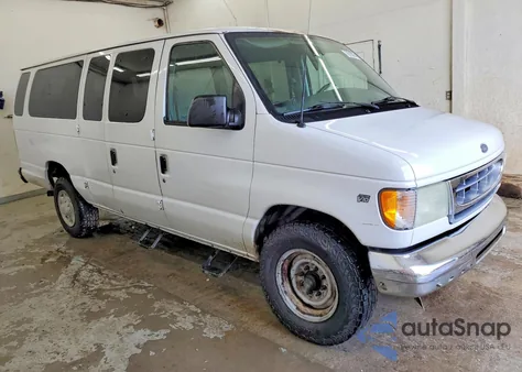 2002 Ford Econoline E350 Super Duty Wagon из США, поврежденный, VIN 1FBSS31S82HB63766